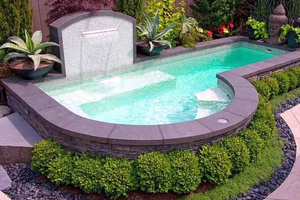 small-backyard-swimming-pool-ideas small backyard pool design maximizing limited space
