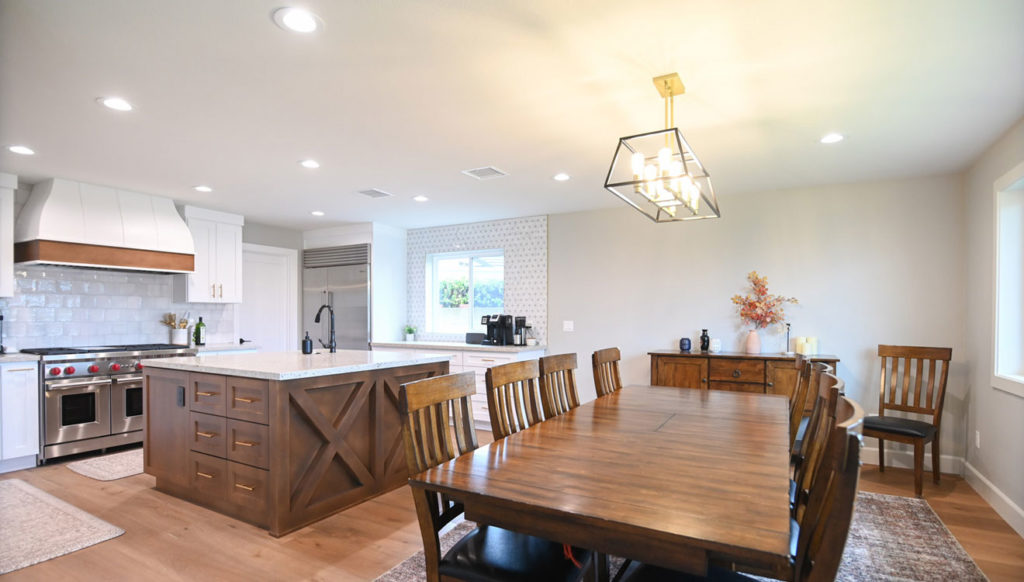Open-concept Farmhouse Kitchen and Dining Area in Newbury Park Home remodeling contractor in Newbury Park: newbury park complete home remodel by RnD Builders