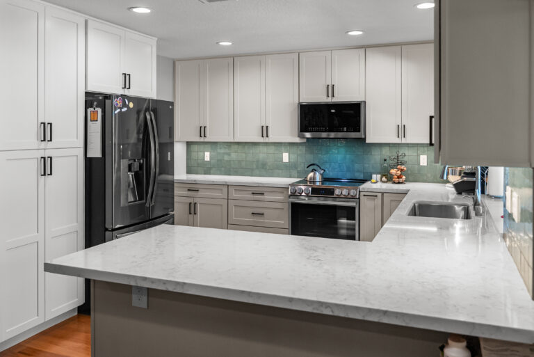 Thousand Oaks kitchen remodel: Kitchen Overview from the Peninsula in Thousand Oaks by RnD Builders Inc